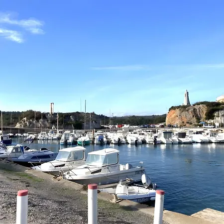 A 100 M Plage,centre,marche, 3ch *