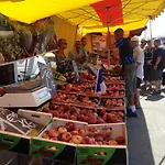 A 100 M Plage,centre,marche, 3ch