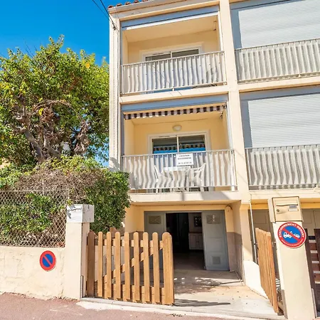 A 100 M Plage,centre,marche, 3ch *